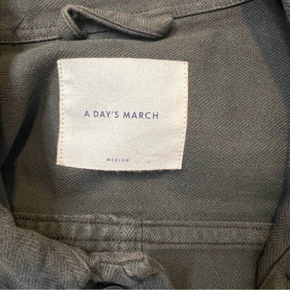 A Day’s March Men’s Cotton Original Herringbone Overshirt in Olive. Size Medium - Picture 9 of 13